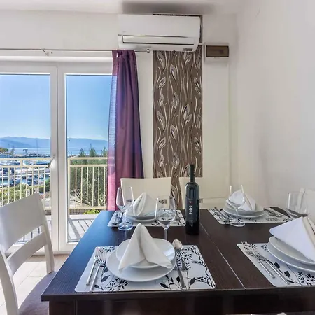 In 45270 Διαμέρισμα *